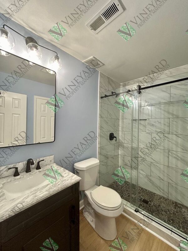 Building Photo - 1014 Falling Water Dr