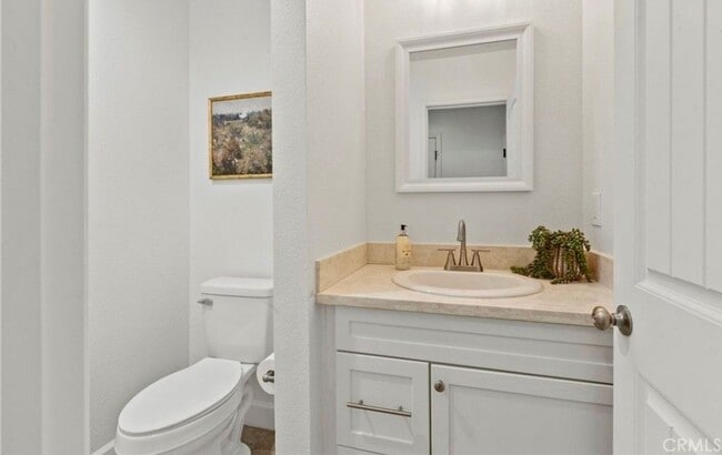 Building Photo - Spacious and Stylish 3 bedroom, 2.5  bath ...