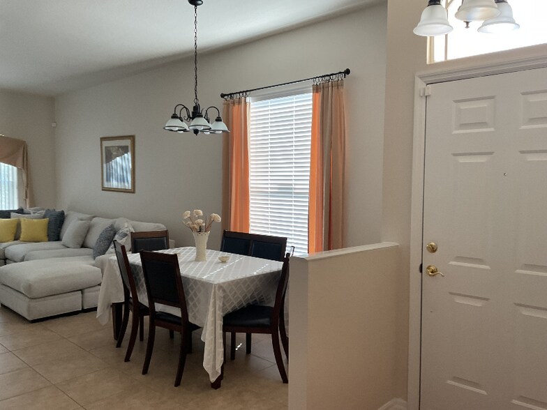 Building Photo - 2717 Tottenham Dr