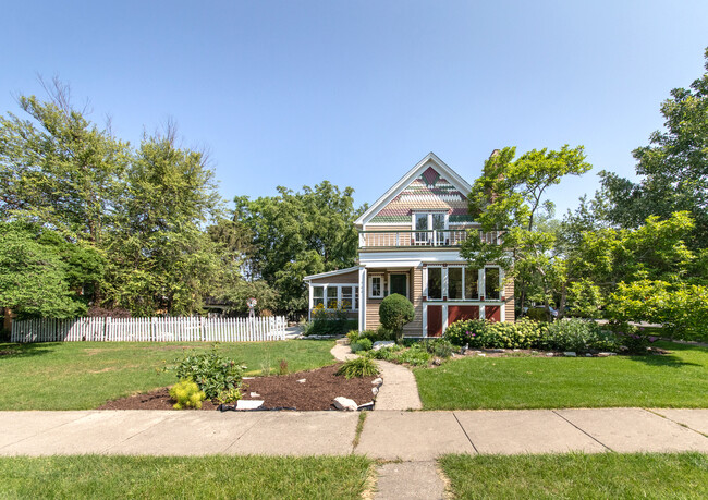 Building Photo - 700 Hansen Pl