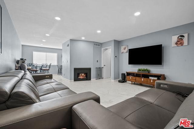 Building Photo - 8024 Vía Pompeii