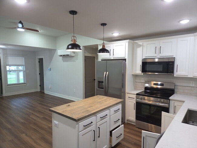 Building Photo - 7106 James Madison Way