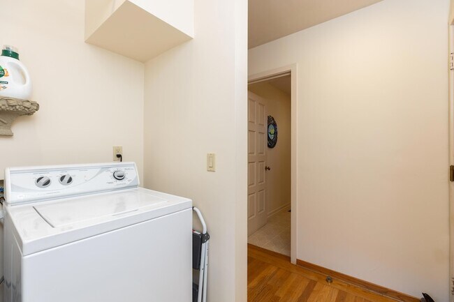 Building Photo - 375 Las Palmas Dr
