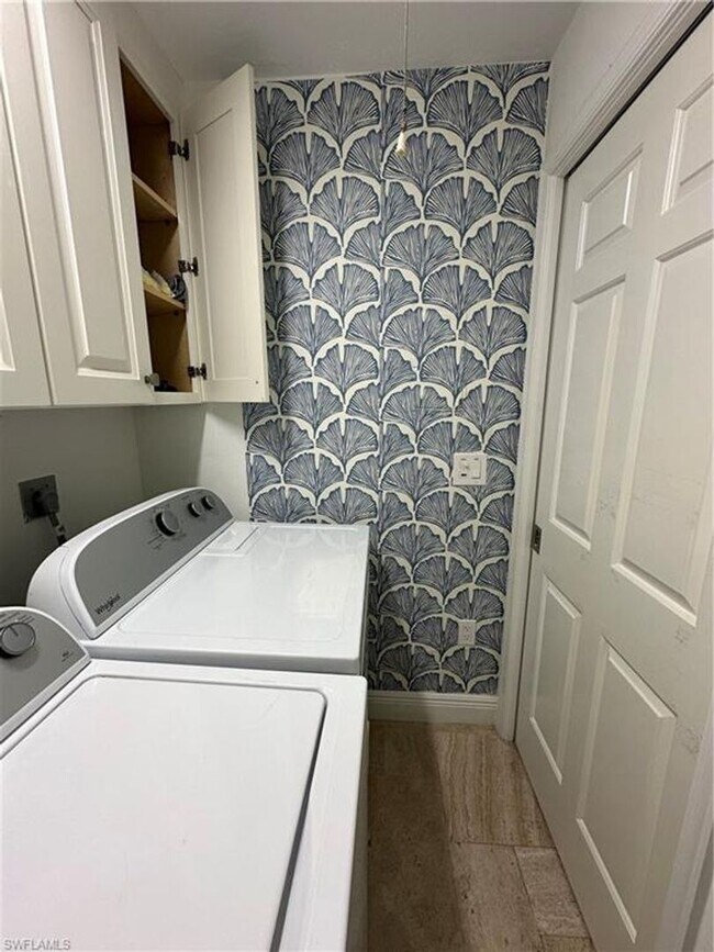 Building Photo - Available May 1st – Luxury Golf Villa in Lely! Walk to Pool, Minutes to Beaches & US Open Pickleb...