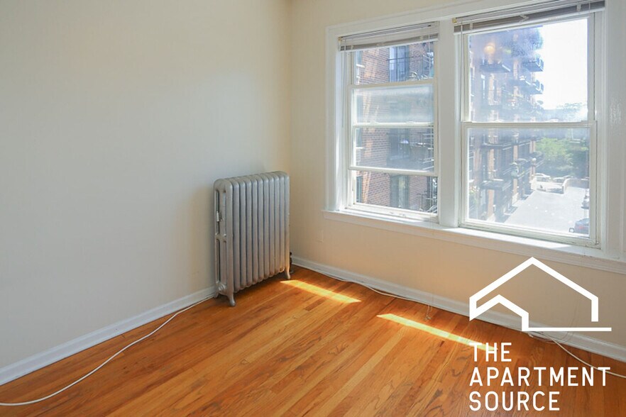 Building Photo - 3914 N Pine Grove Ave