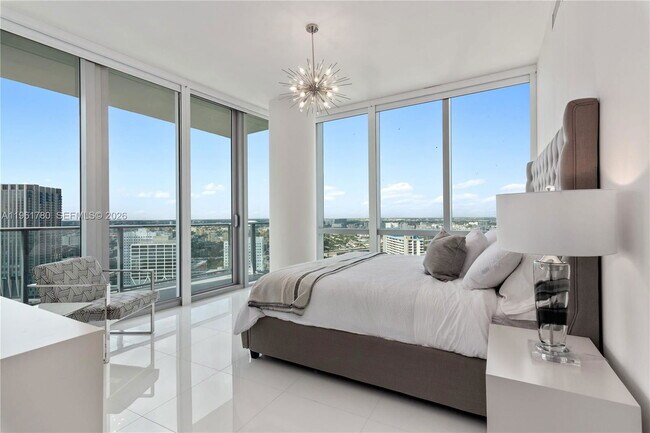 Building Photo - 851 NE 1st Ave