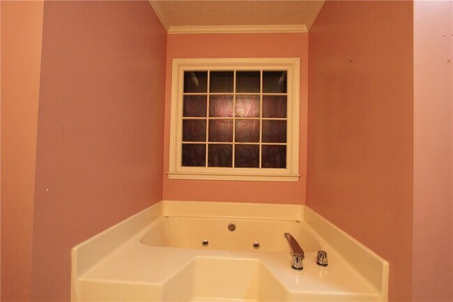 Building Photo - 818 Springlake Rd