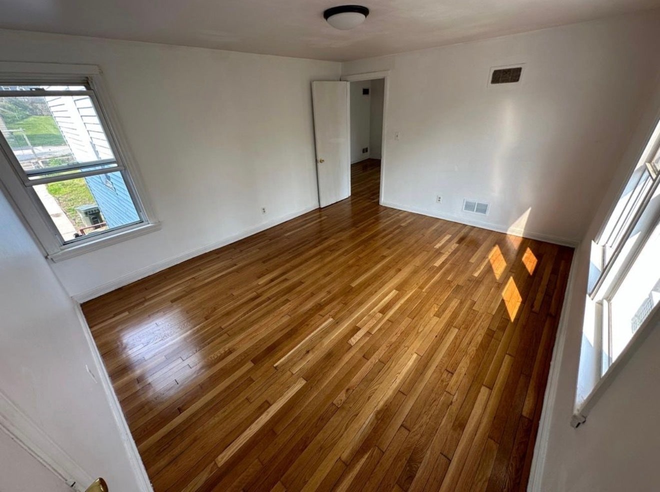 Building Photo - 256 Broad St