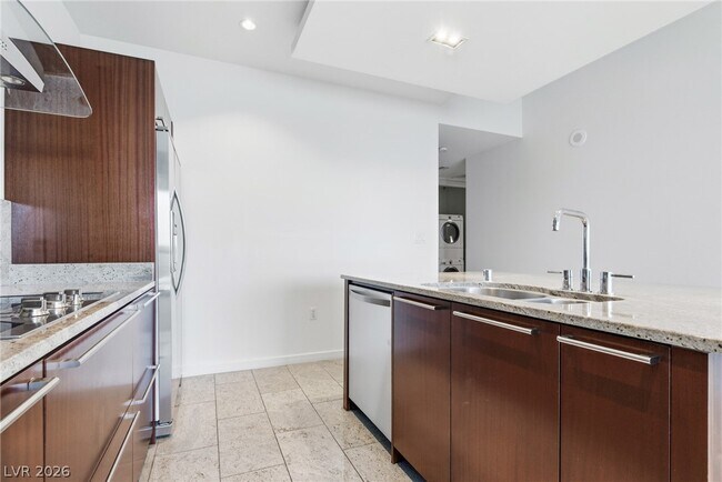 Building Photo - 4471 Dean Martin Dr