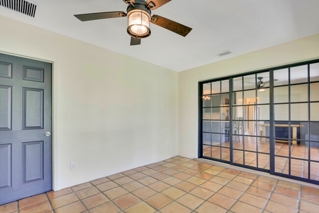 Building Photo - 8336 SE Palm St