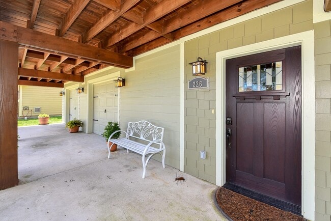 Building Photo - 226 Valmar