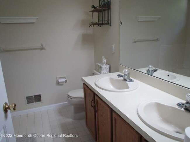 Building Photo - 15 N Sailors Quay Dr