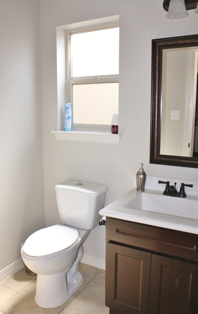 Building Photo - BEAUTIFULLY MAINTAINED EASTSIDE HOME AVAILABLE