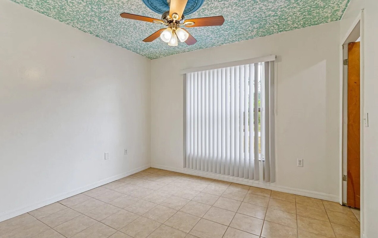 3rd Bedroom - 1706 Apache St NE