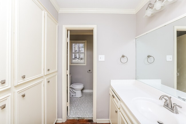 Building Photo - 5606 Warwick Dr