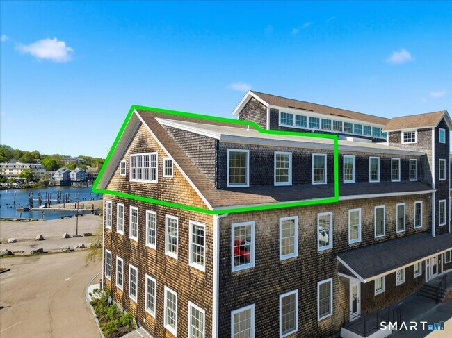 Building Photo - 60 Willow St