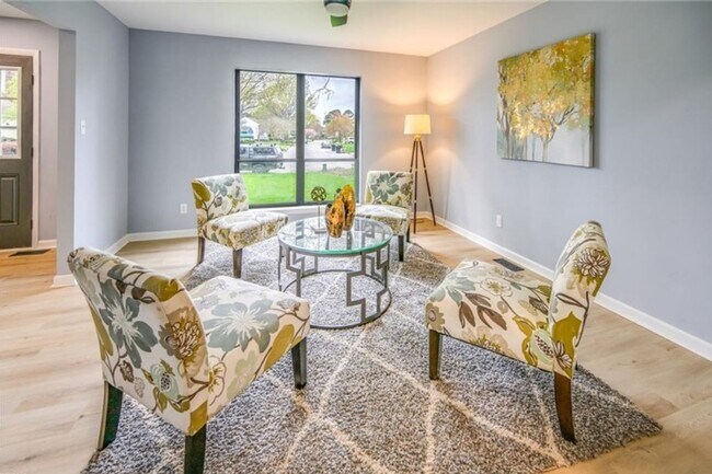 Building Photo - Fully renovated 4BR, 2.5BA home in the highly desired Great Neck Meadows!