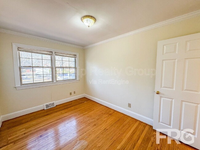 Building Photo - 2501 Jefferson Dr