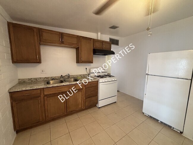 Building Photo - 1228 E Kentucky St