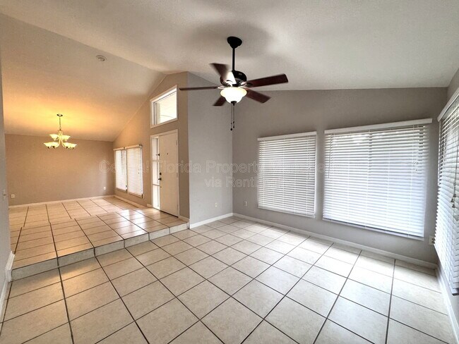 Building Photo - 721 Endeavour Dr S