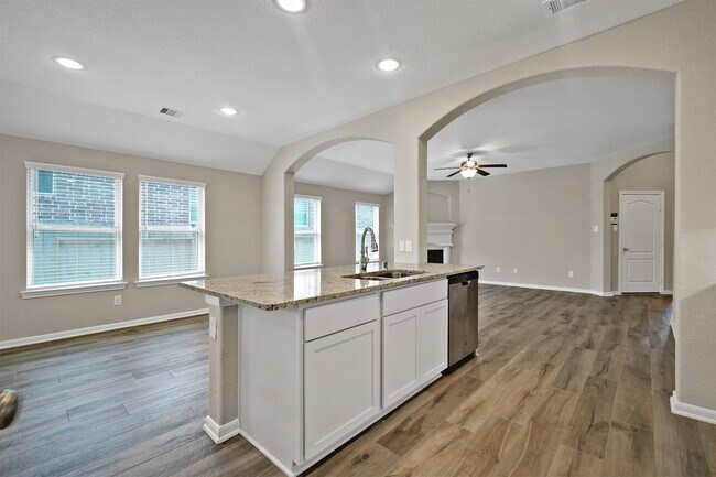 Building Photo - 187 Buckeye Dr