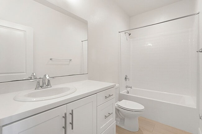 Building Photo - 2116 Solara Ln
