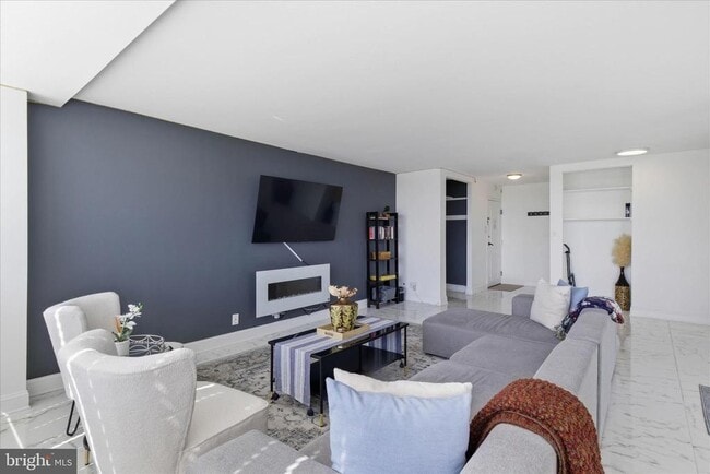 Building Photo - 301 N Beauregard St