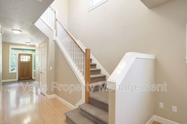 Building Photo - 5164 Andresen St SE