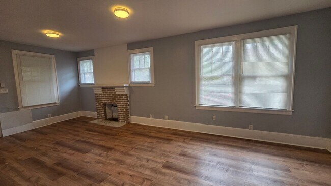 Building Photo - Affordable 3 Bed in Jacksonville. Bonus Room. Fenced in yard. Garage + Modern Bathroom