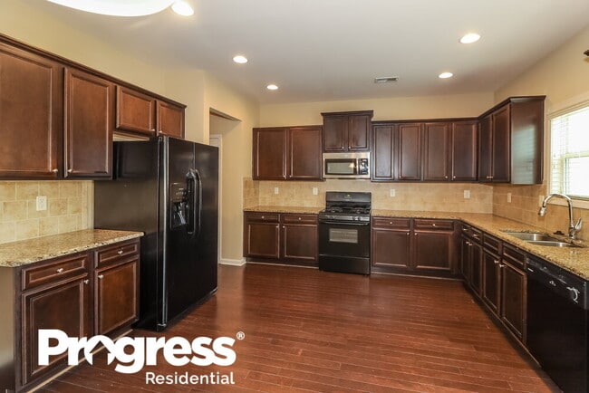 Building Photo - 831 Collingsworth Ln NE
