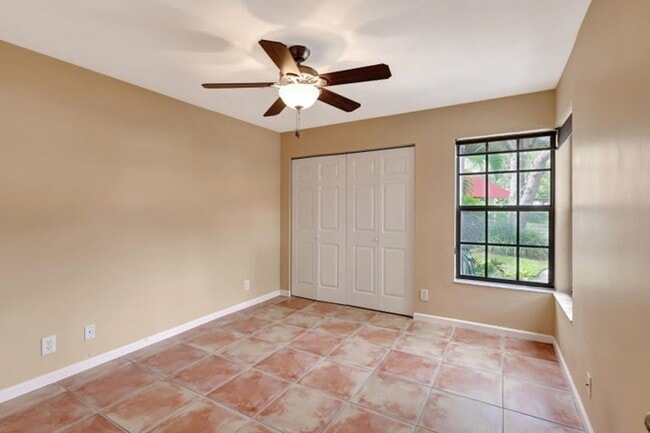 Building Photo - 2299 Treasure Isle Dr
