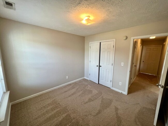 Building Photo - 3 Bed 2 Bath with Bonus in North Blackman Area