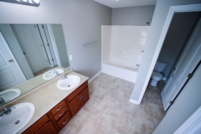 Building Photo - 100 Sango Place Villas Dr