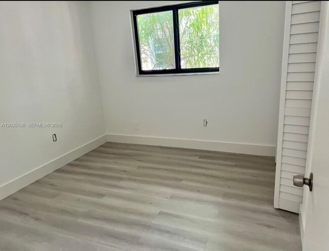Building Photo - 325 Menores Ave