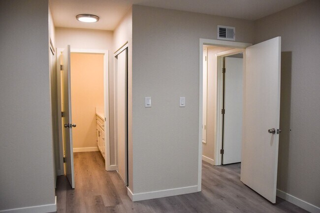 Building Photo - Olive (815) North