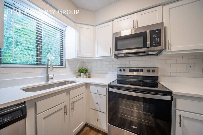 Building Photo - 3085 Griggsview Ct