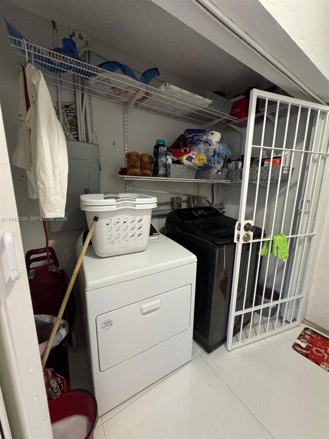 Building Photo - 3551 Palm Ave