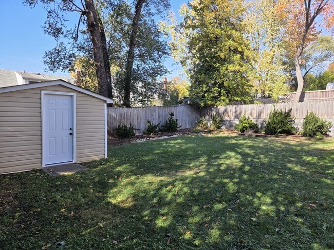 Building Photo - 108 N Gladden St