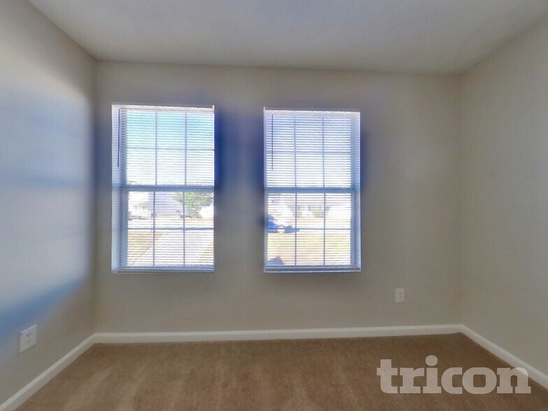 Building Photo - 34 Inverness Trce