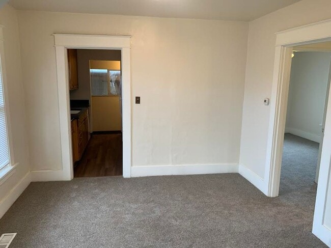 Building Photo - Recently Updated