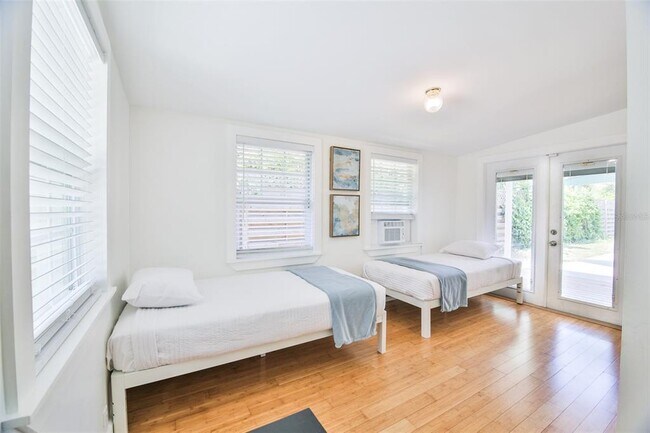 Building Photo - 2181 Hyde Park St