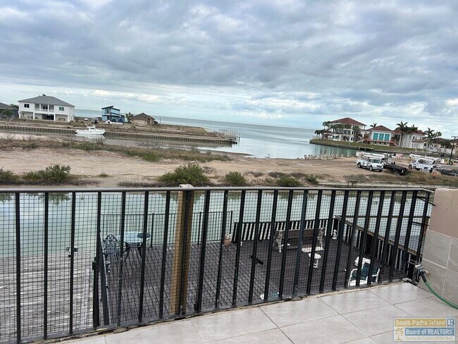 Building Photo - 1342 Harbor Island Dr