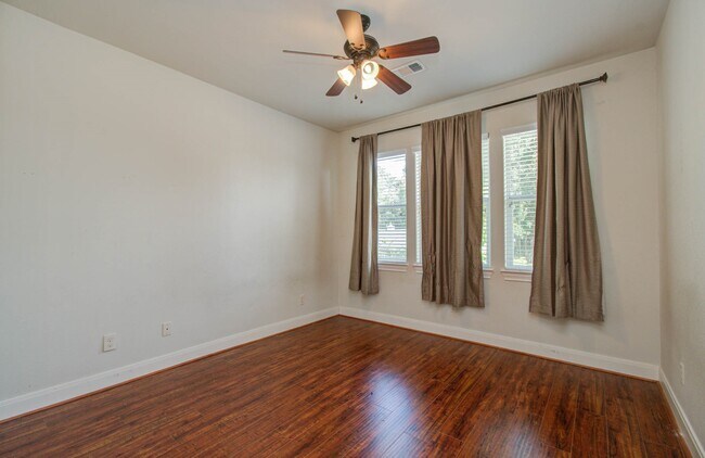 Building Photo - 10205 Brooktree Dr