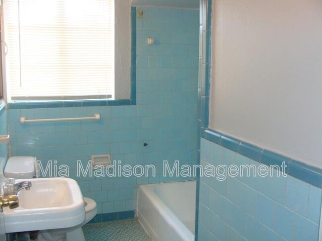 Building Photo - 1226 E Henry St