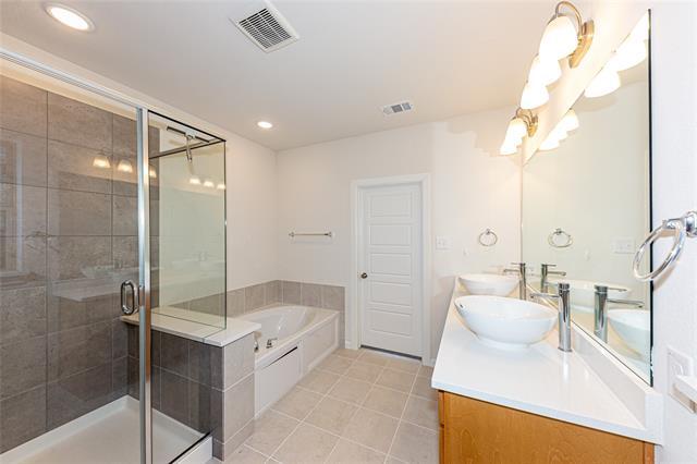 Building Photo - 3517 Iron Horse Dr