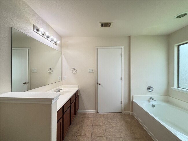 Building Photo - 2803 Mustang Hill Ln