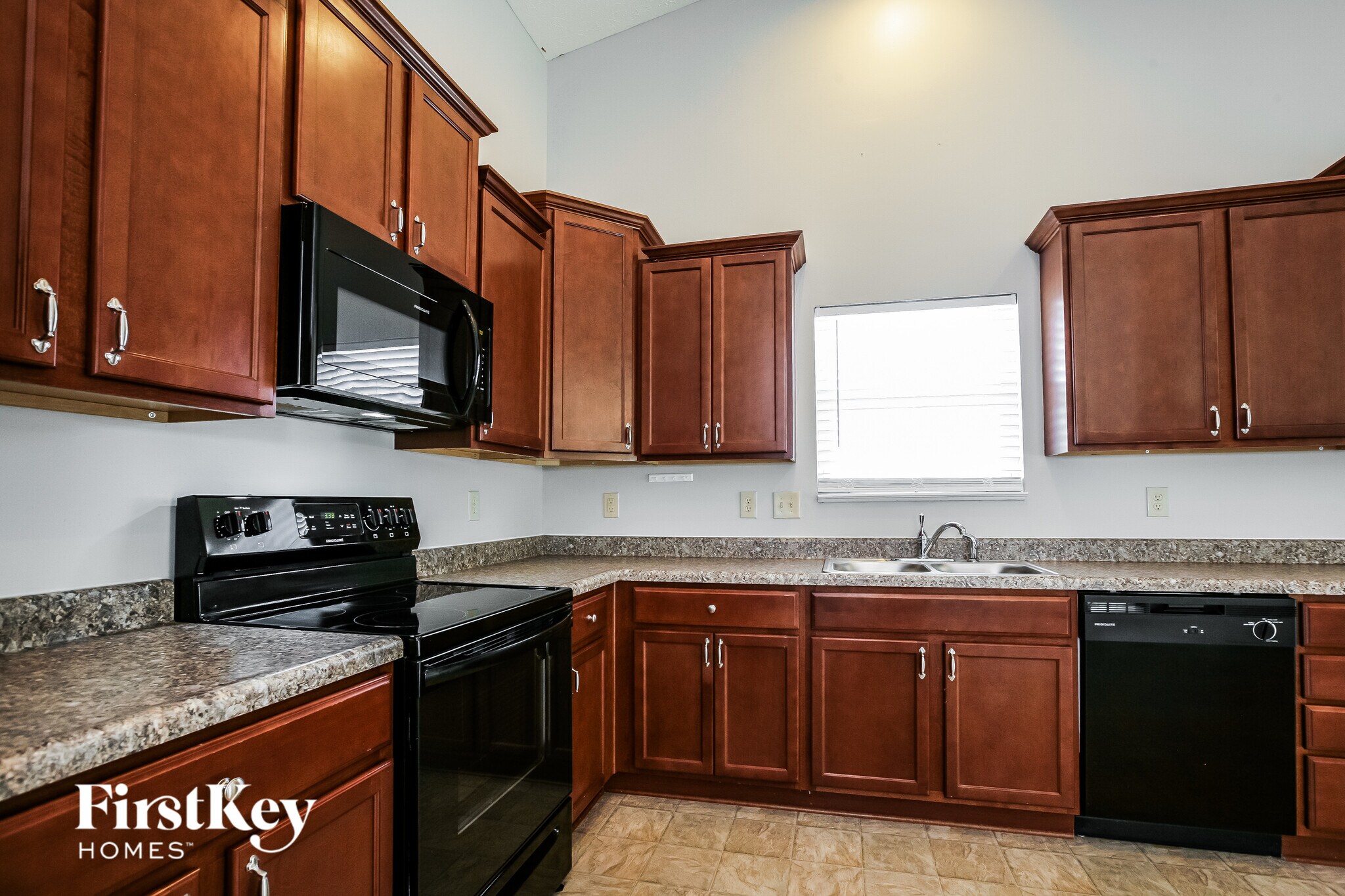 Building Photo - 1301 Greenbriar Wy