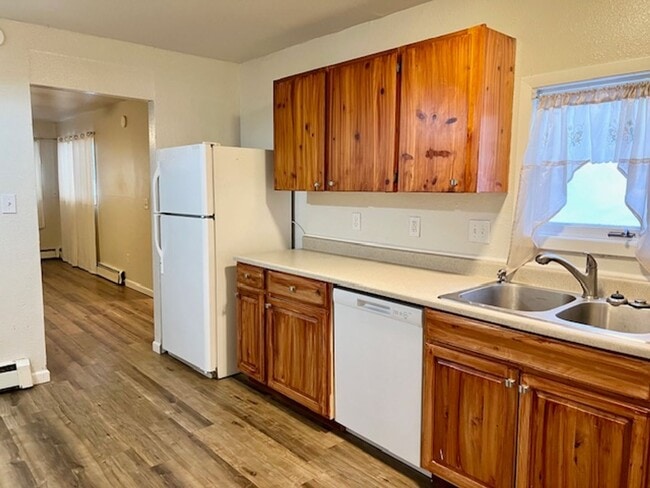 Building Photo - Midtown 3 Bed Apt. w/ 2 Car Garage