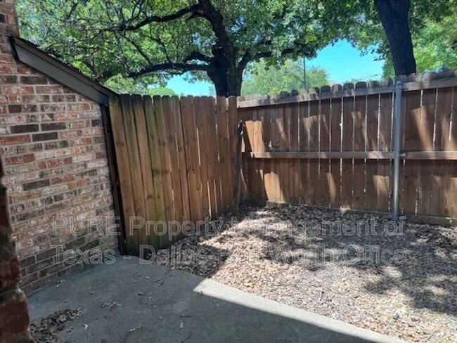 Building Photo - 4004 W Pioneer Dr