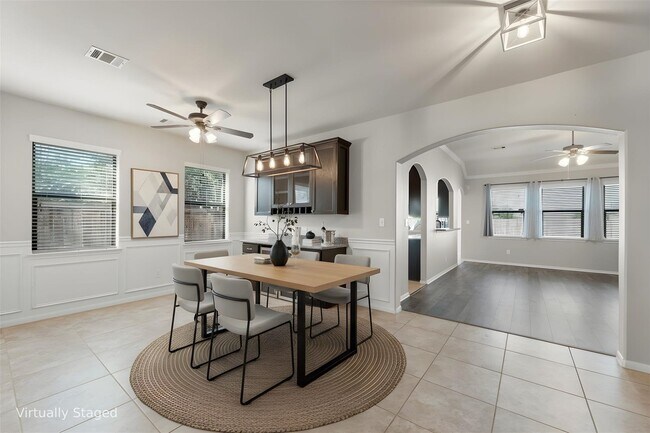 Building Photo - 5531 Drumlin Field Way